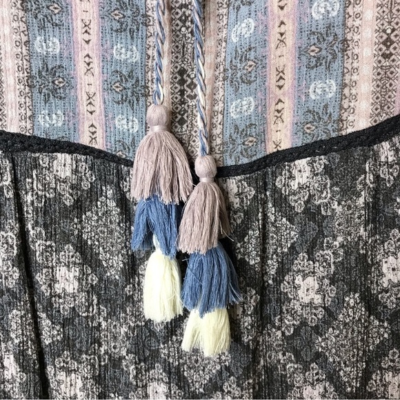 Knox Rose‎ Tunic Dress Size S 100% Rayon Tie Neck with Tassels Crochet Bell Slvs - Picture 5 of 10